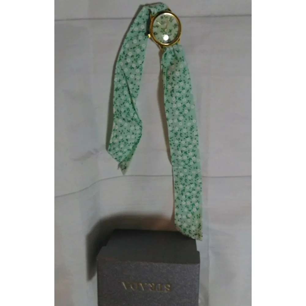 Strada Flower Pattern Cloth Watch NEW - Picture 2 of 3